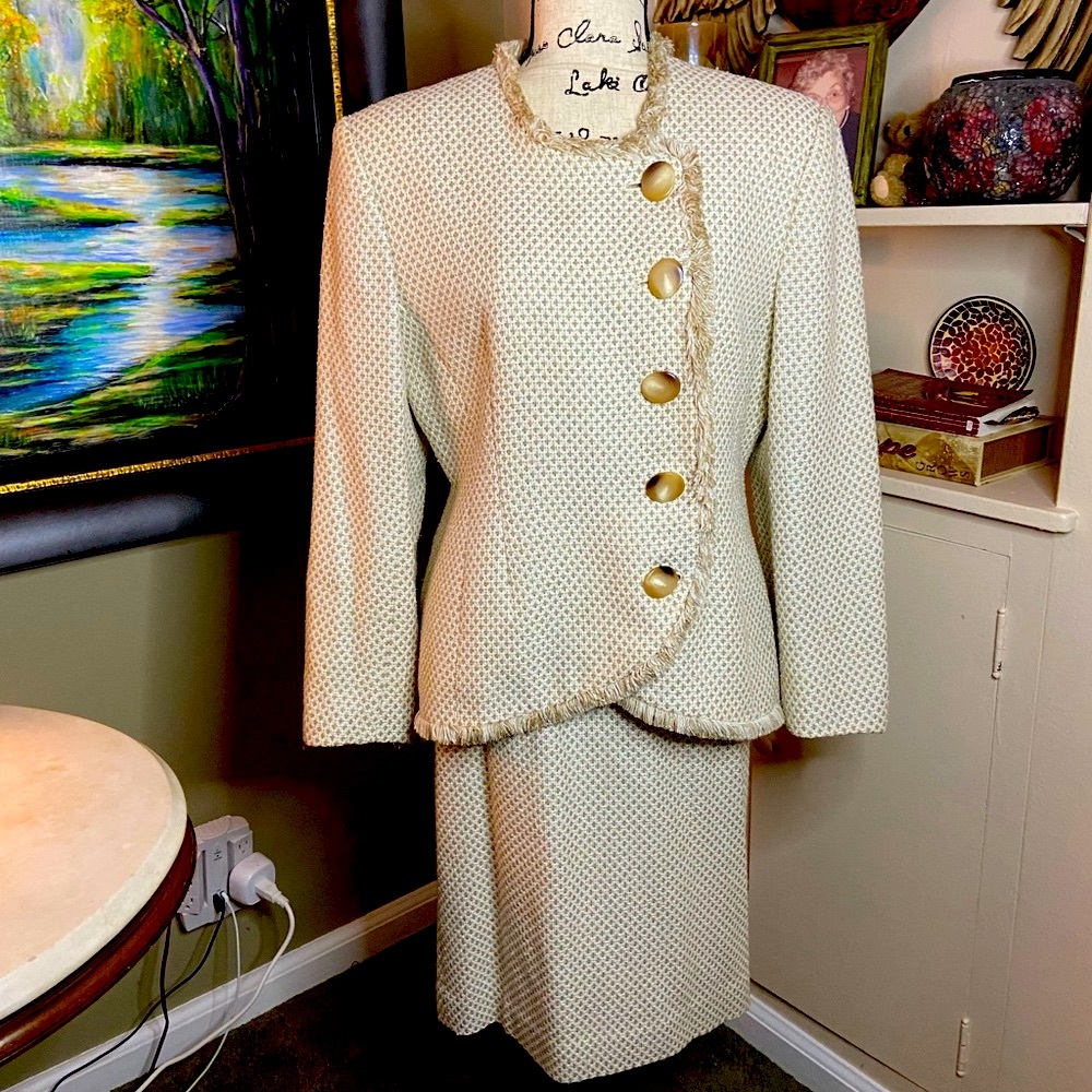 Christian Dior suit size 12. Fully lined and cleaned. Excellent condition.